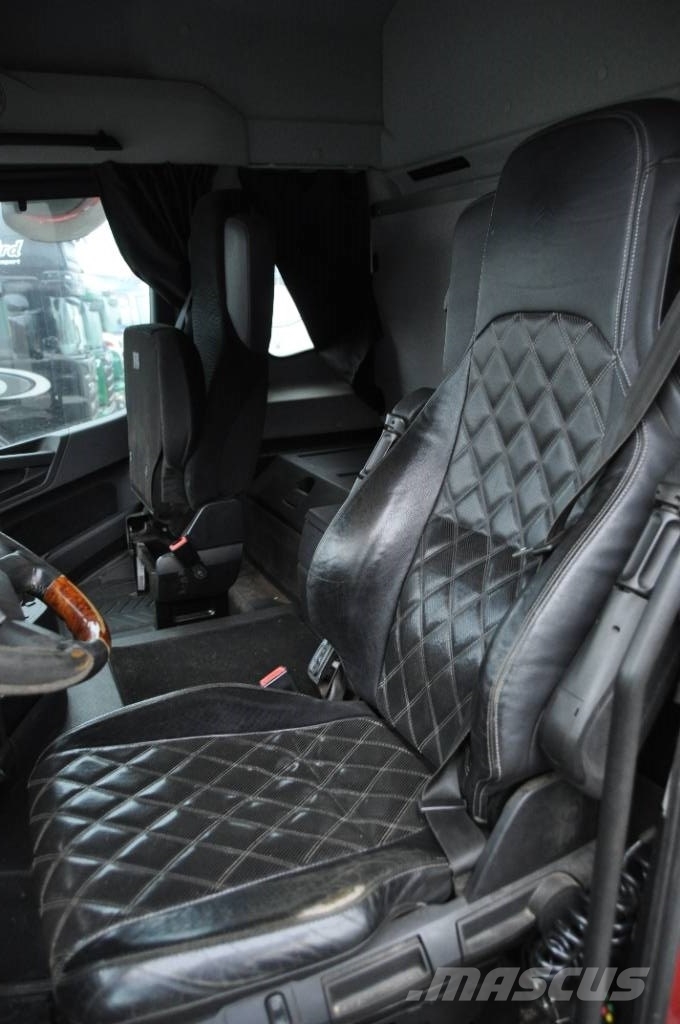 Mercedes-Benz Arocs 2751 L 6X2 Camiones volquete para virutas de madera