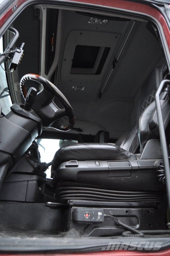 Mercedes-Benz Arocs 2751 L 6X2 Camiones volquete para virutas de madera