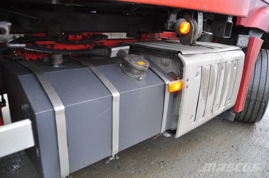 Mercedes-Benz Arocs 2751 L 6X2 Camiones volquete para virutas de madera