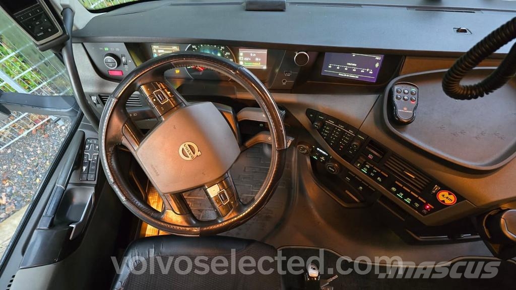 Volvo FH 厢式货车