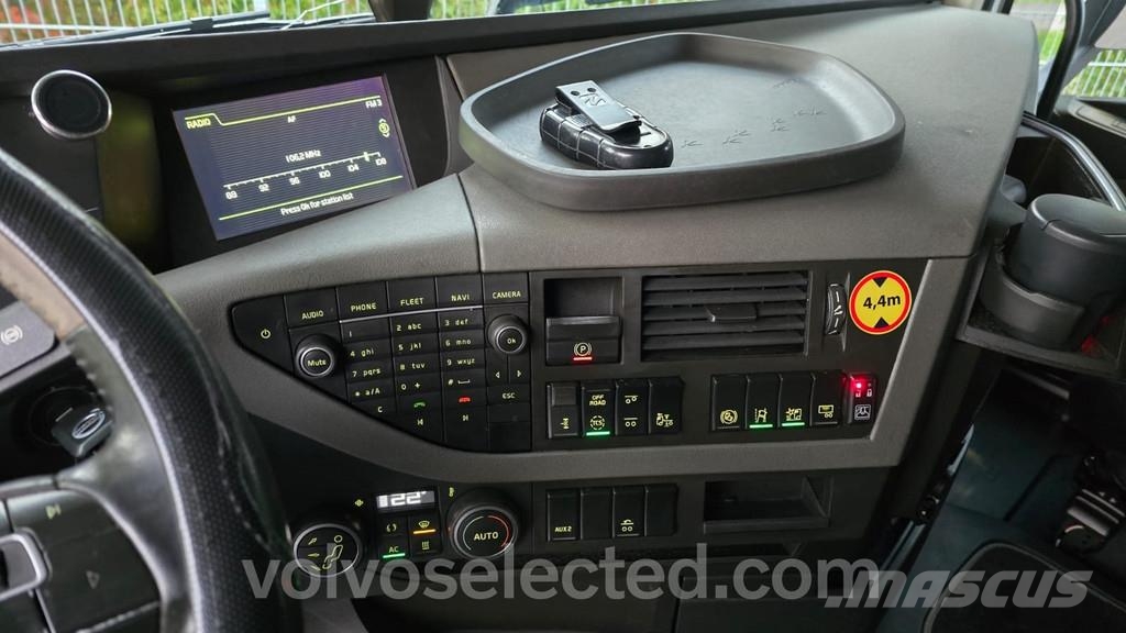 Volvo FH 厢式货车