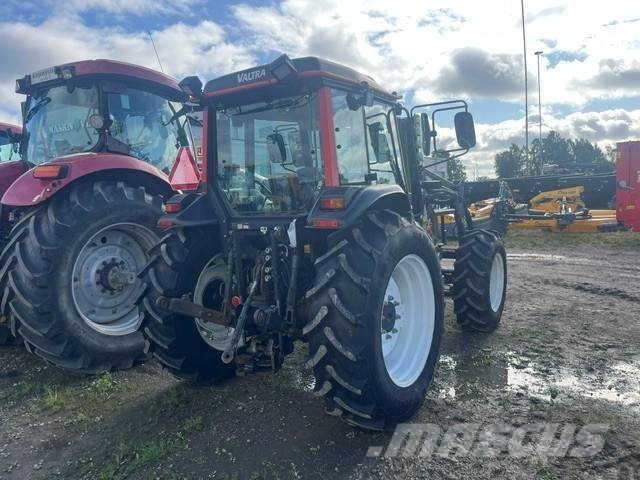 VALTRA 900 MED LASTARE Traktorer