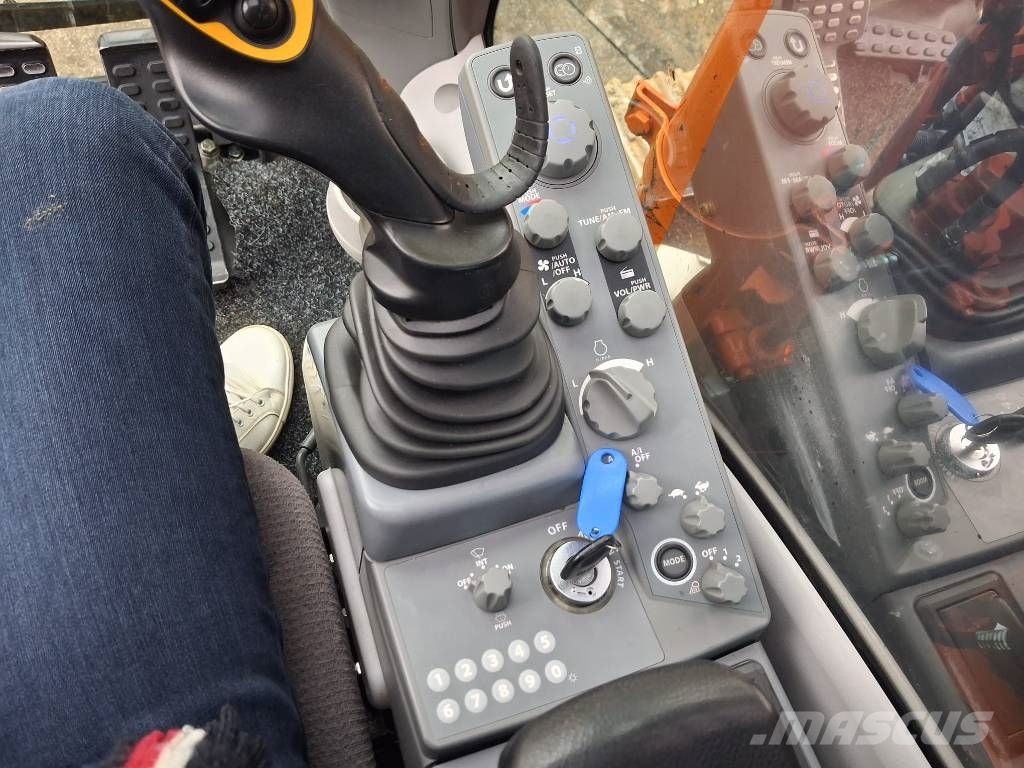 Hitachi ZX 135 US-6 Engcon Kāpurķēžu ekskavatori