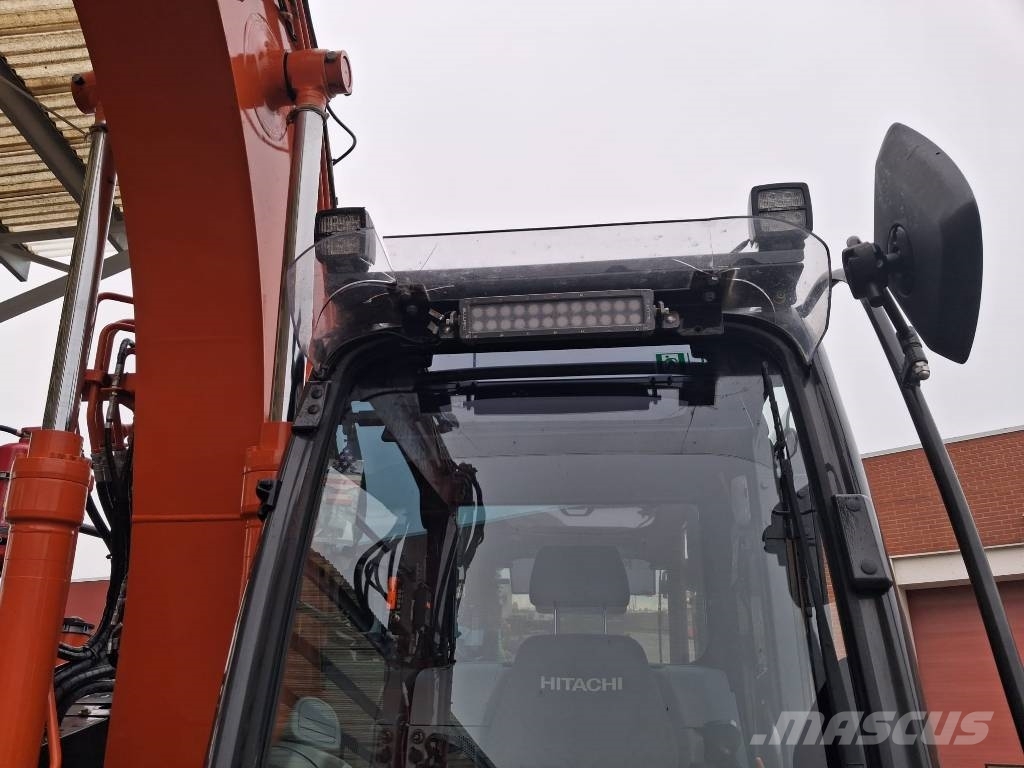 Hitachi ZX 135 US-6 Engcon Kāpurķēžu ekskavatori