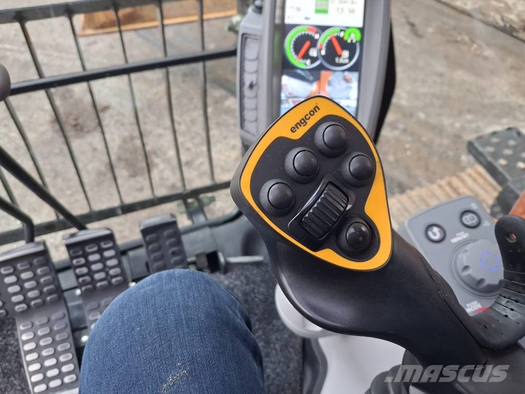 Hitachi ZX 135 US-6 Engcon Kāpurķēžu ekskavatori