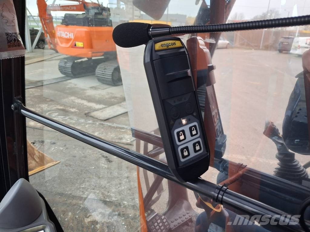 Hitachi ZX 135 US-6 Engcon Kāpurķēžu ekskavatori