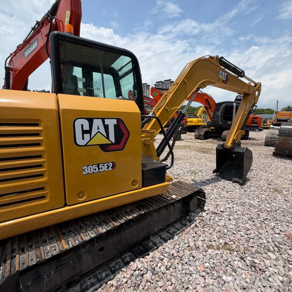 CAT 305.5E2 小型挖掘机