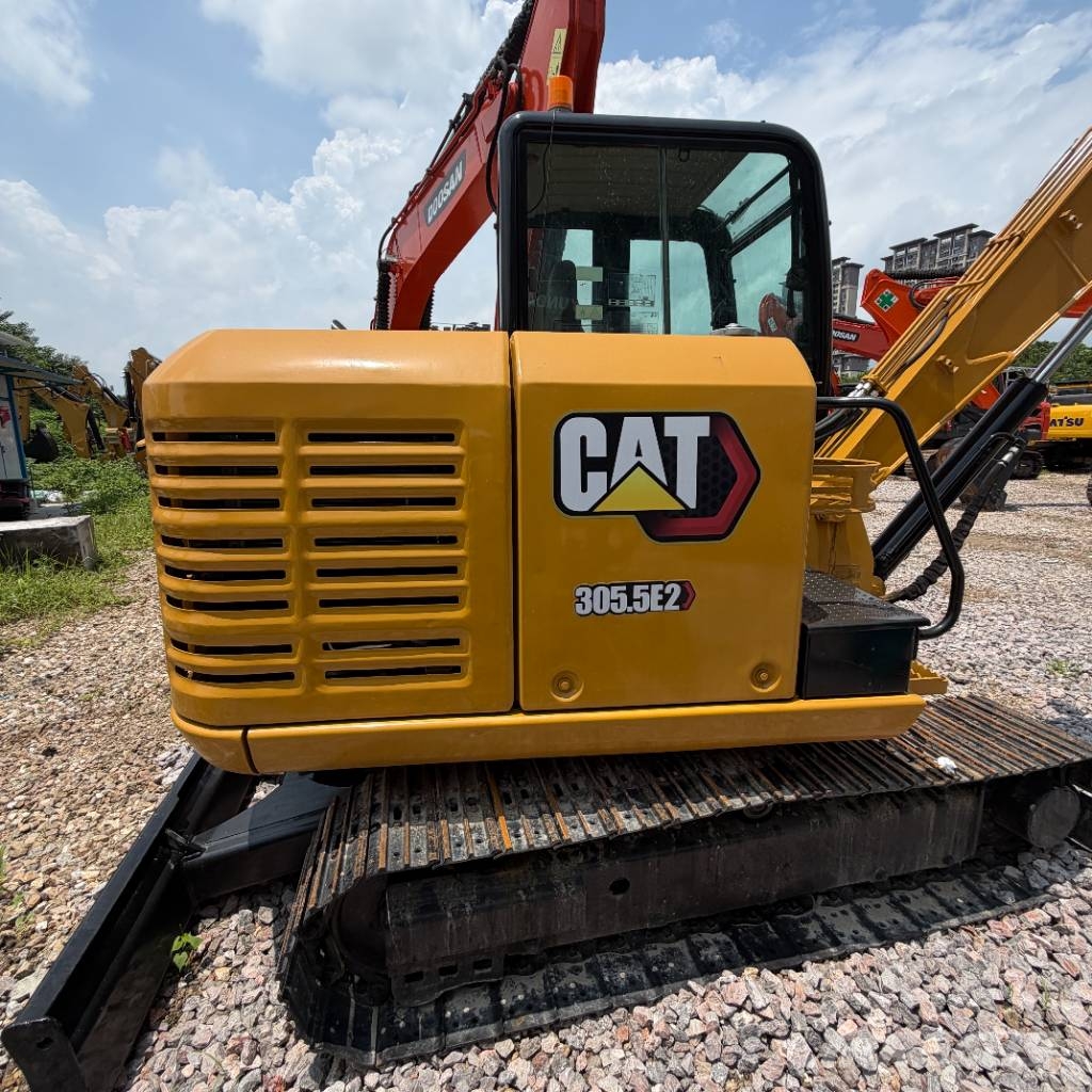 CAT 305.5E2 小型挖掘机