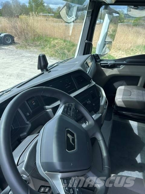 MAN TGX 26.520 6x2-4 BL CH Abrollkipper