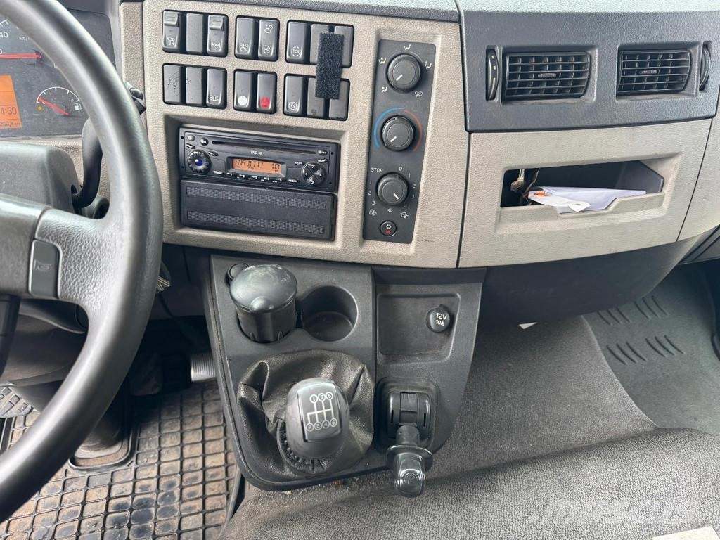 Volvo FL 240 4X2 + DHOLLANDIA DHLSU11 LIFT 2000KG Camiones con caja de remolque