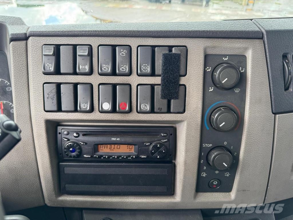 Volvo FL 240 4X2 + DHOLLANDIA DHLSU11 LIFT 2000KG Camiones con caja de remolque