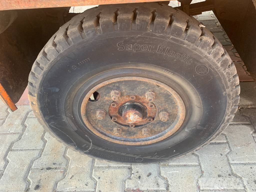 Rofan ZH44 V-1758 EO Lentokenttien kalusto