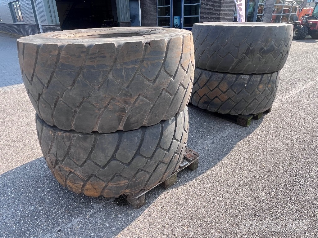 Goodyear Unisteel Pneus, Rodas e Jantes