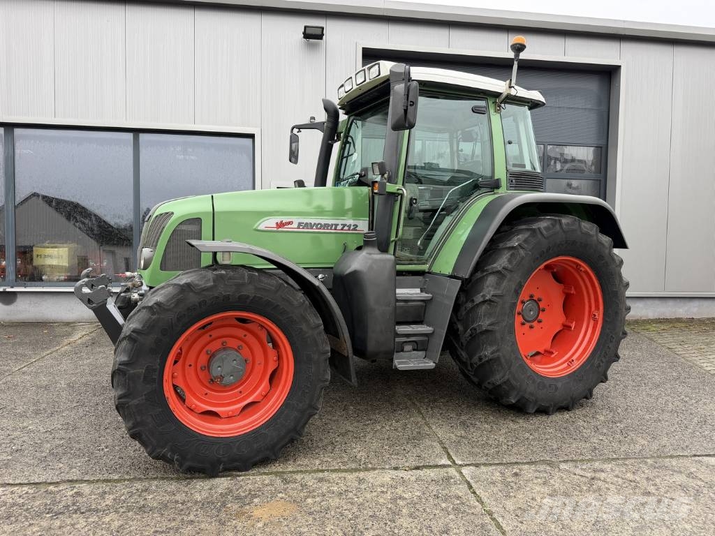 Fendt 712 Vario الجرارات