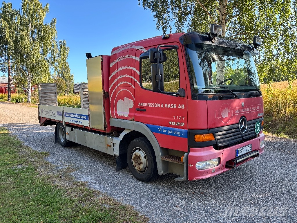 Mercedes-Benz bytes Flakbil med ramp 1023 Platte bakwagens