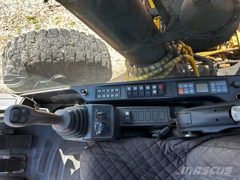 CAT M 325 D L MH مناولات المخلفات / مناولات صناعية