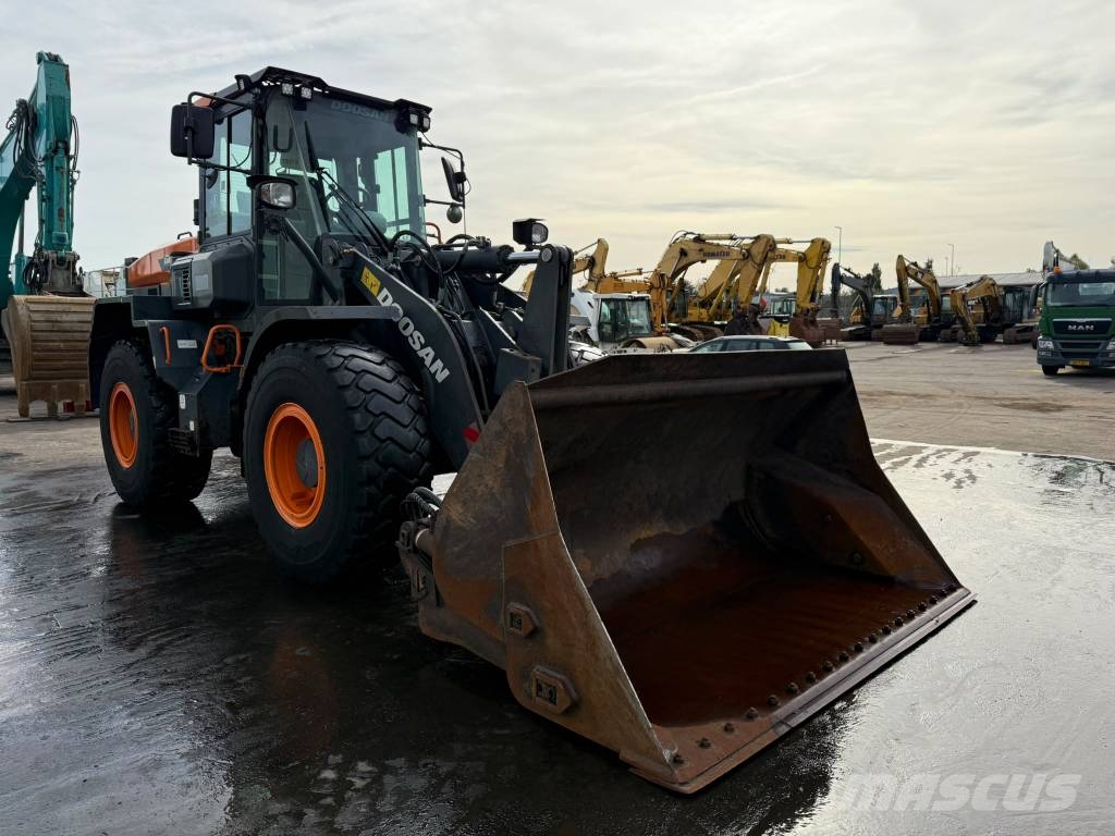Doosan DL 200-7 //BJ. 2021/7460H/ZSA/Hochkippschaufel Radlader