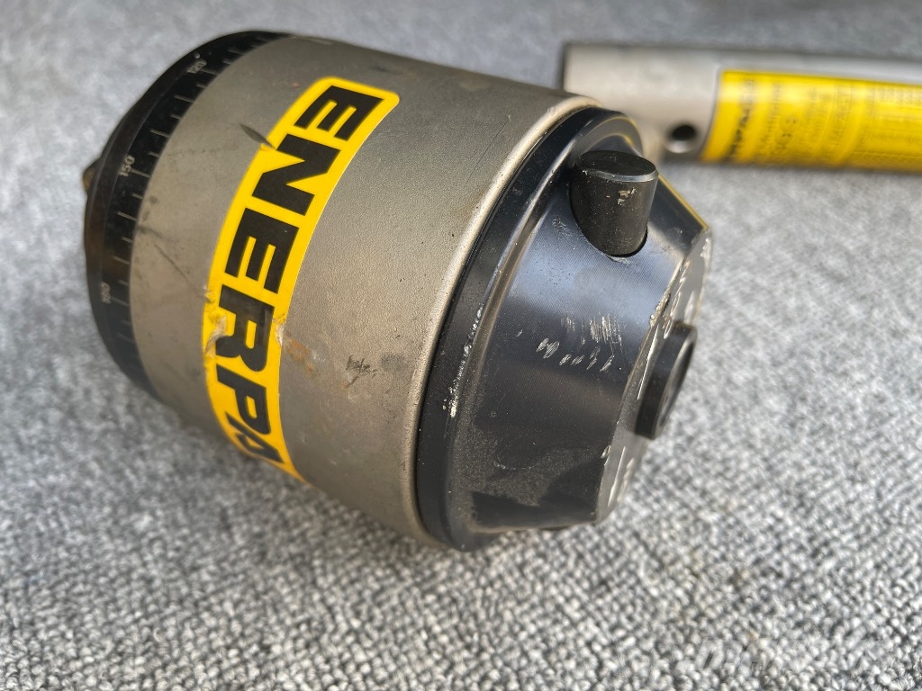 CAT ENERPAC E393 + E219 Bagri goseničarji