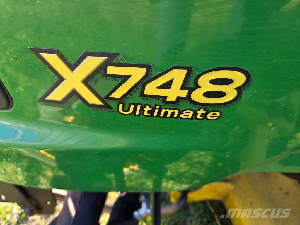 John Deere X 748 小型拖拉机