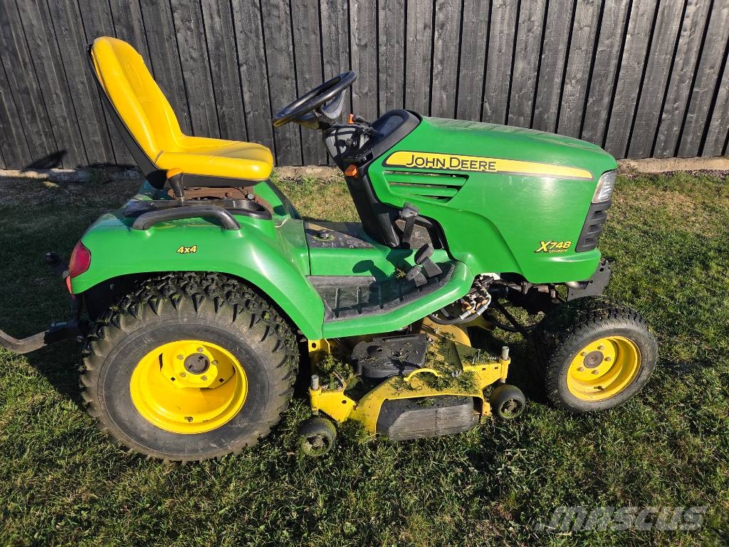 John Deere X 748 小型拖拉机