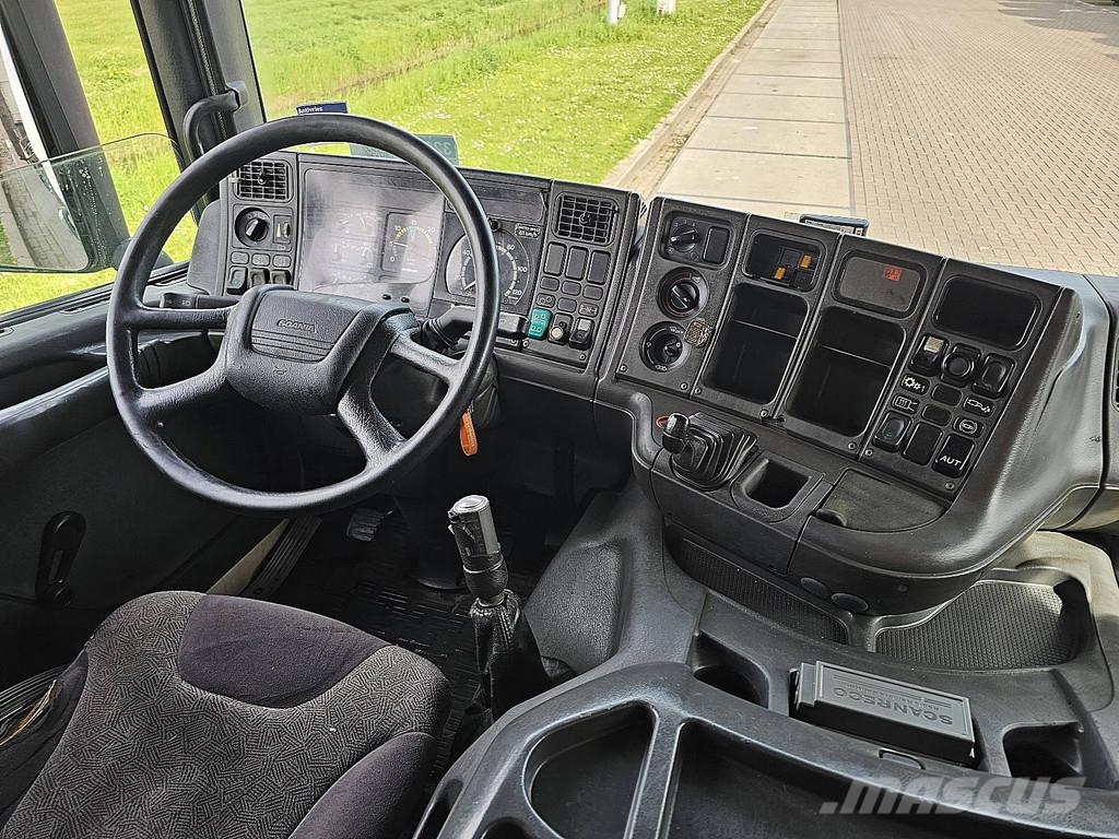 Scania P94.260 6X2 HIAB CRANE Camiones de cama baja