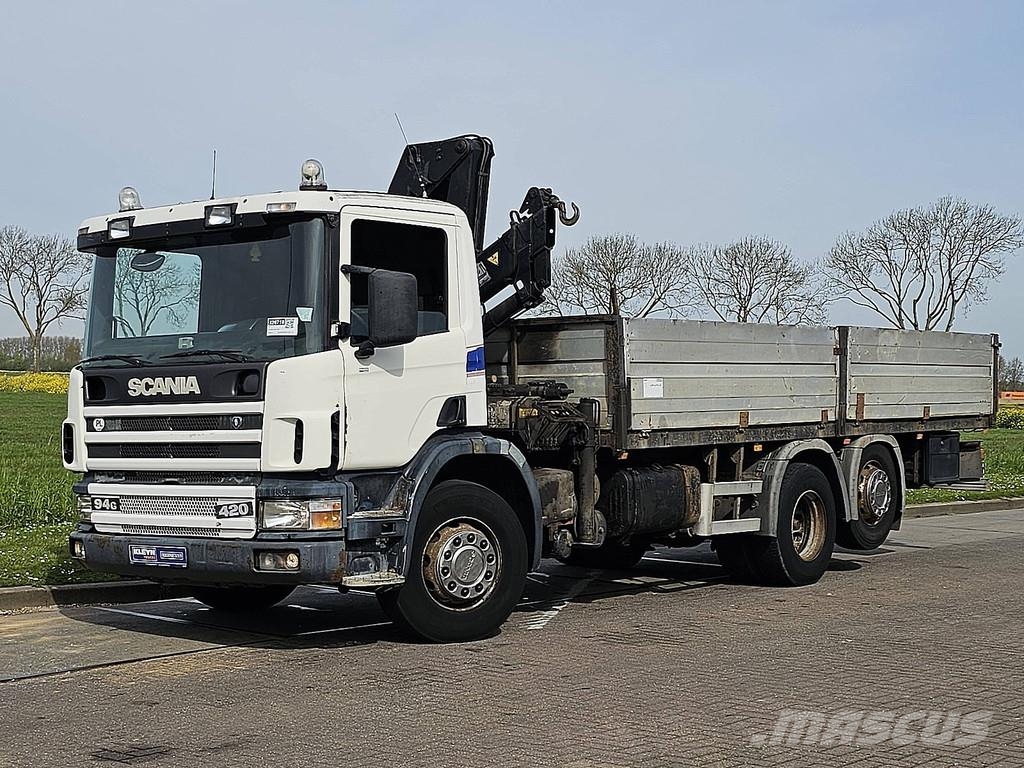 Scania P94.260 6X2 HIAB CRANE Camiones de cama baja