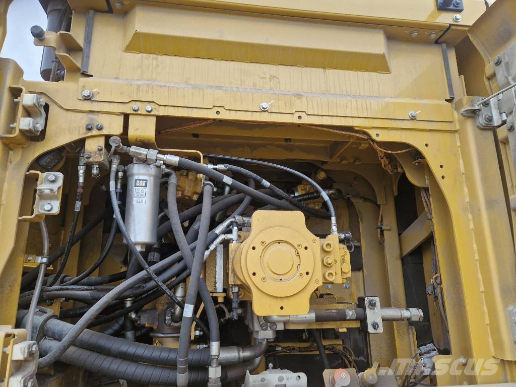 CAT 395 Bagri goseničarji