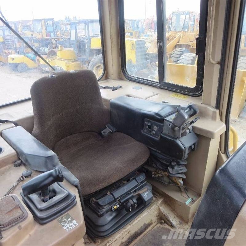 CAT D 6 R Pásové dozéry