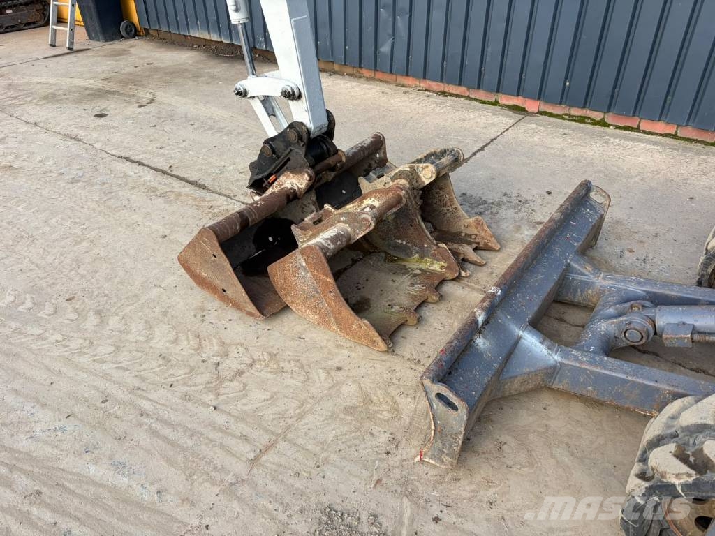 Takeuchi TB 228 Mini rýpadla < 7t