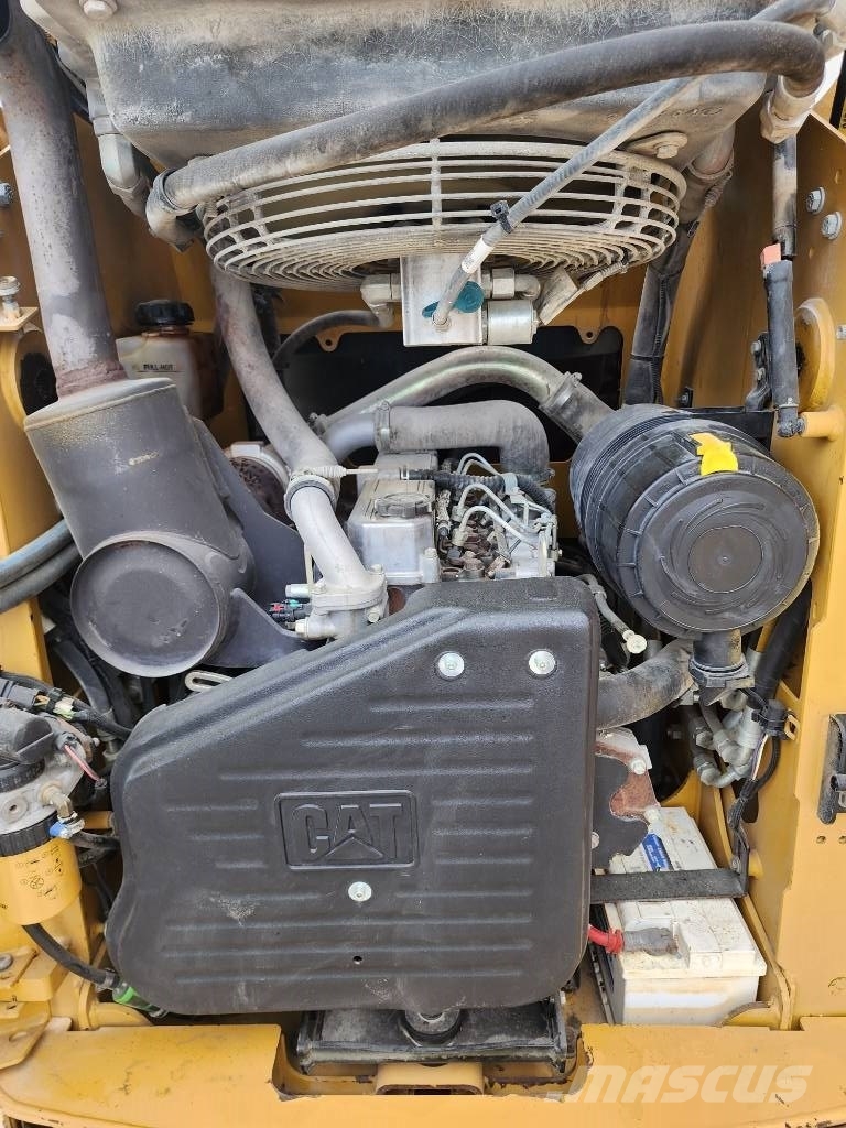 CAT 259 B لوادر انزلاقية التوجيه