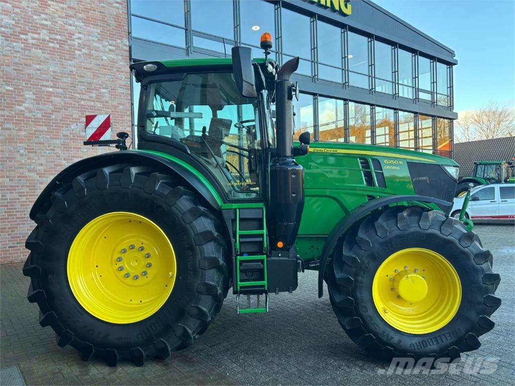 John Deere 6250R Traktorok