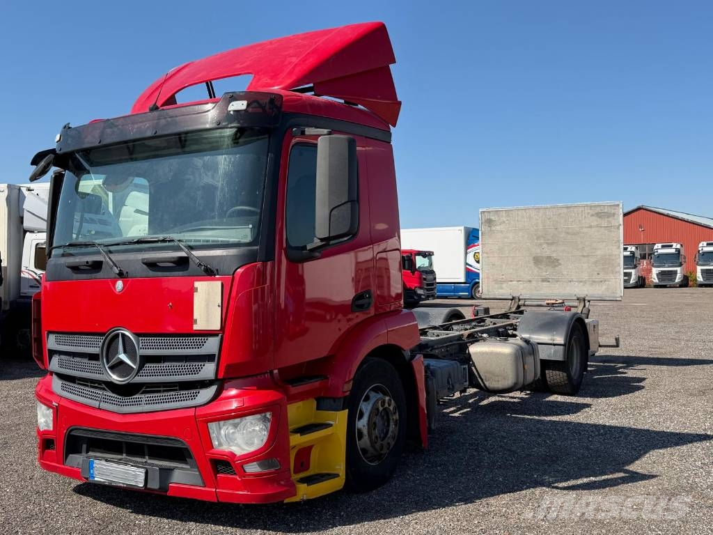 Mercedes-Benz ANTOS 270 Serie 0528 شاحنات بمقصورة وهيكل