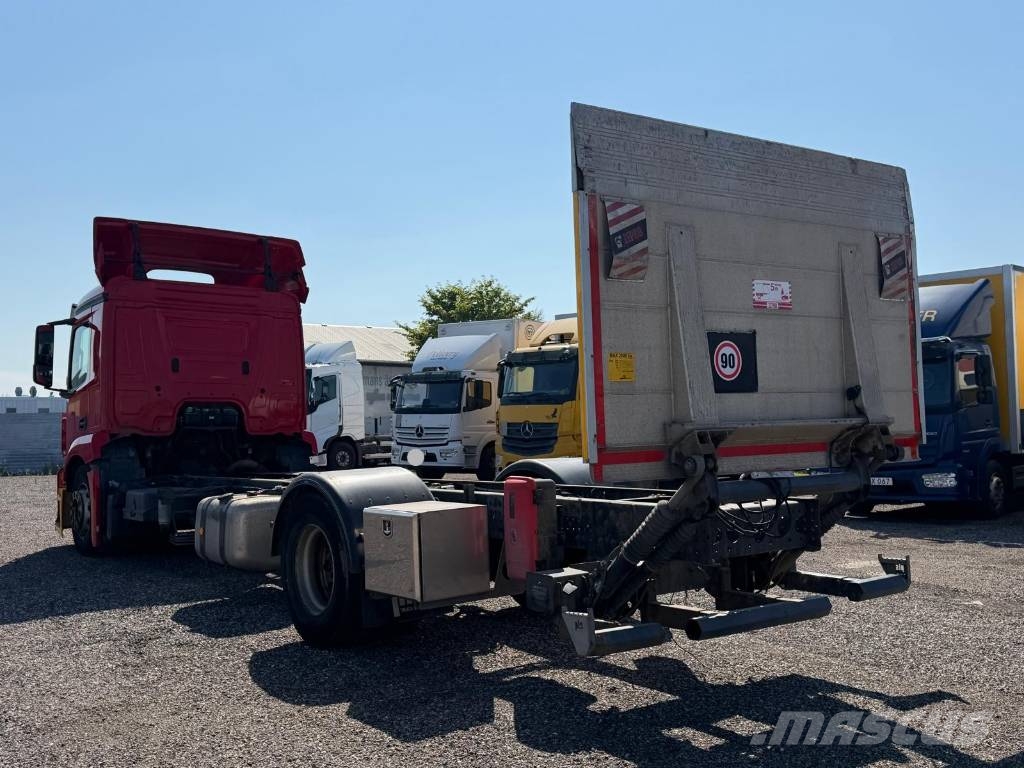 Mercedes-Benz ANTOS 270 Serie 0528 شاحنات بمقصورة وهيكل