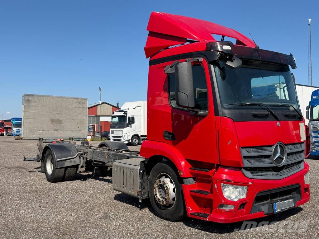 Mercedes-Benz ANTOS 270 Serie 0528 شاحنات بمقصورة وهيكل