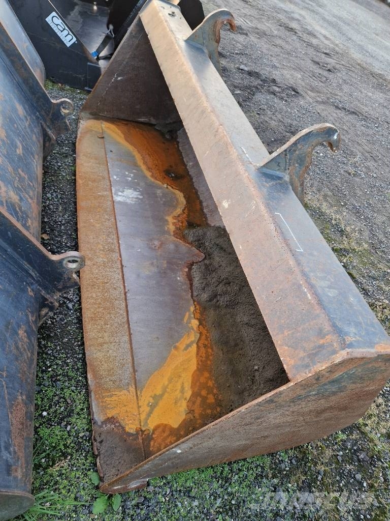 JCB 531-70 535-95 540-140 540-170 دلاء