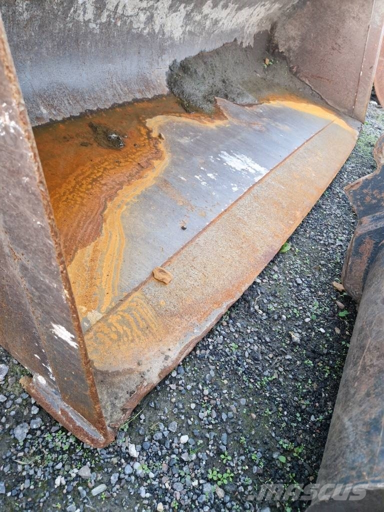 JCB 531-70 535-95 540-140 540-170 دلاء