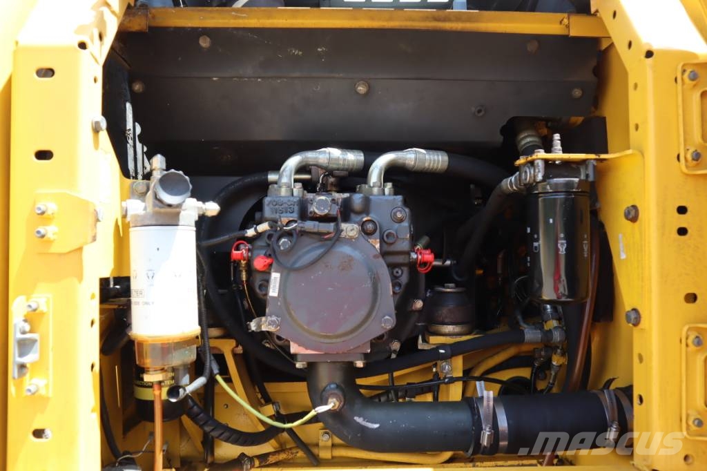 Komatsu PC 160 LC-7E0 حفارات زحافة
