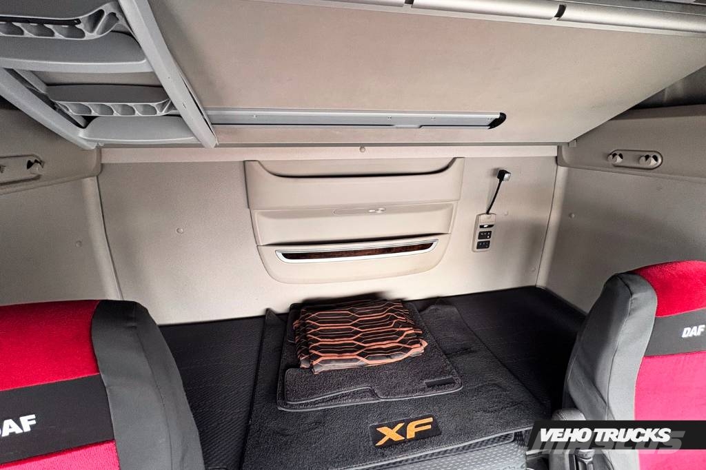 DAF FTS XF530Z 6x2 FULL BOOGIE وحدات الجر