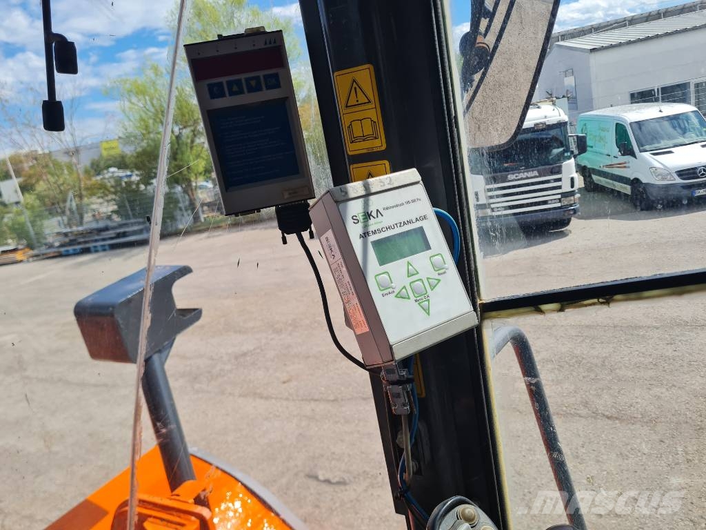 Hitachi ZW250 لوادر بعجل