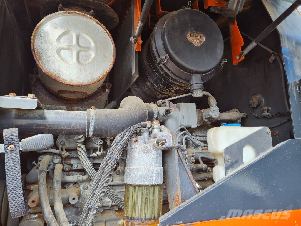 Hitachi ZW250 لوادر بعجل