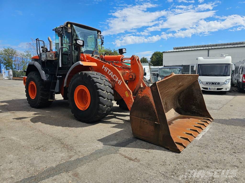 Hitachi ZW250 لوادر بعجل
