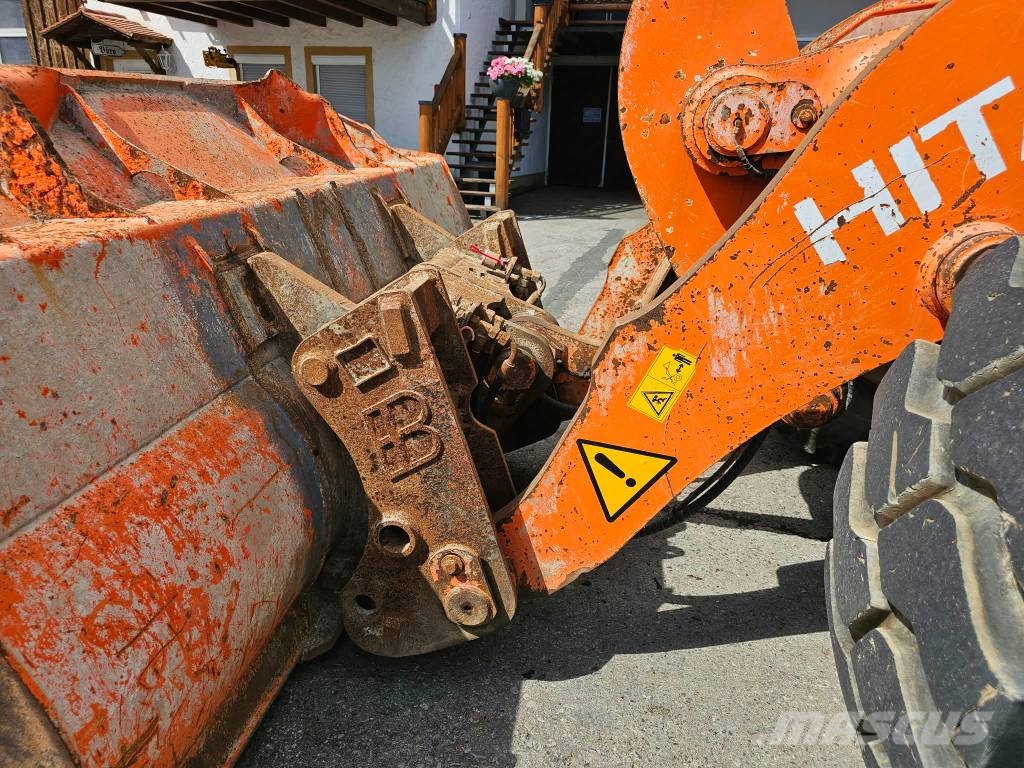 Hitachi ZW250 لوادر بعجل