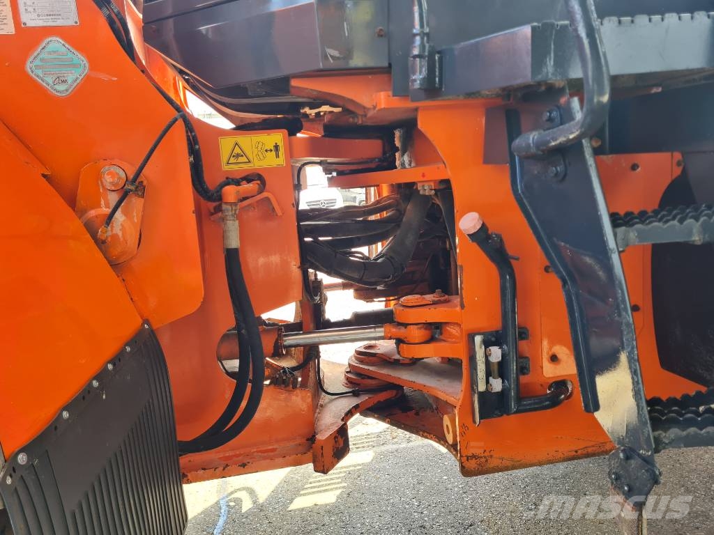 Hitachi ZW250 لوادر بعجل