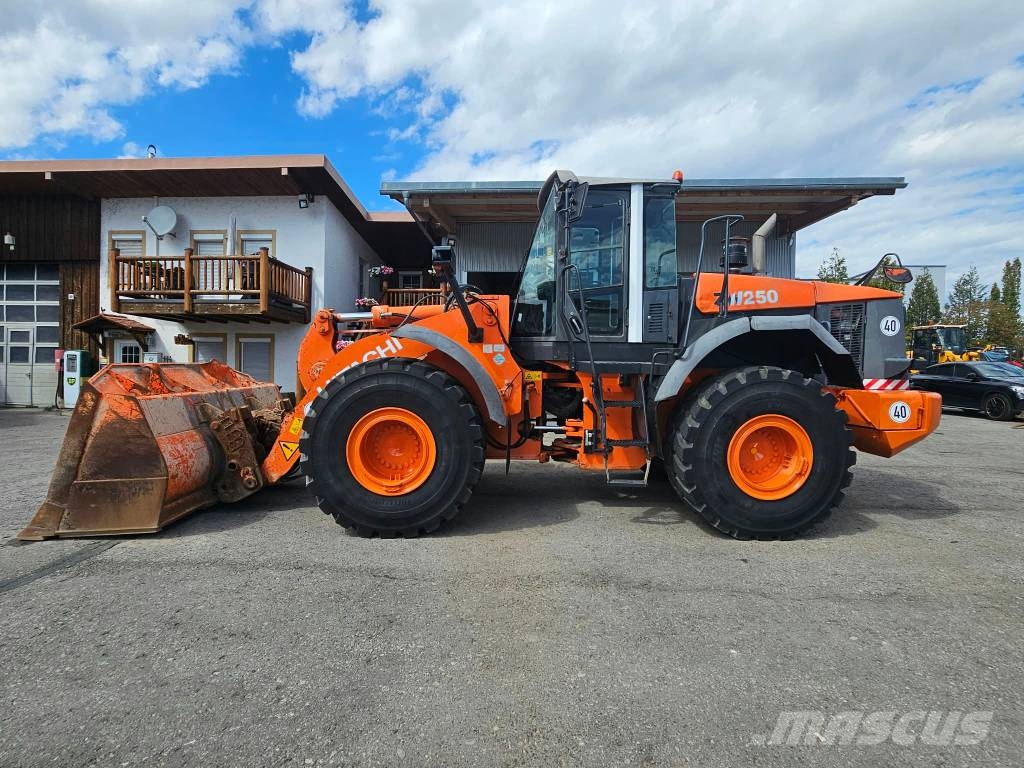 Hitachi ZW250 لوادر بعجل
