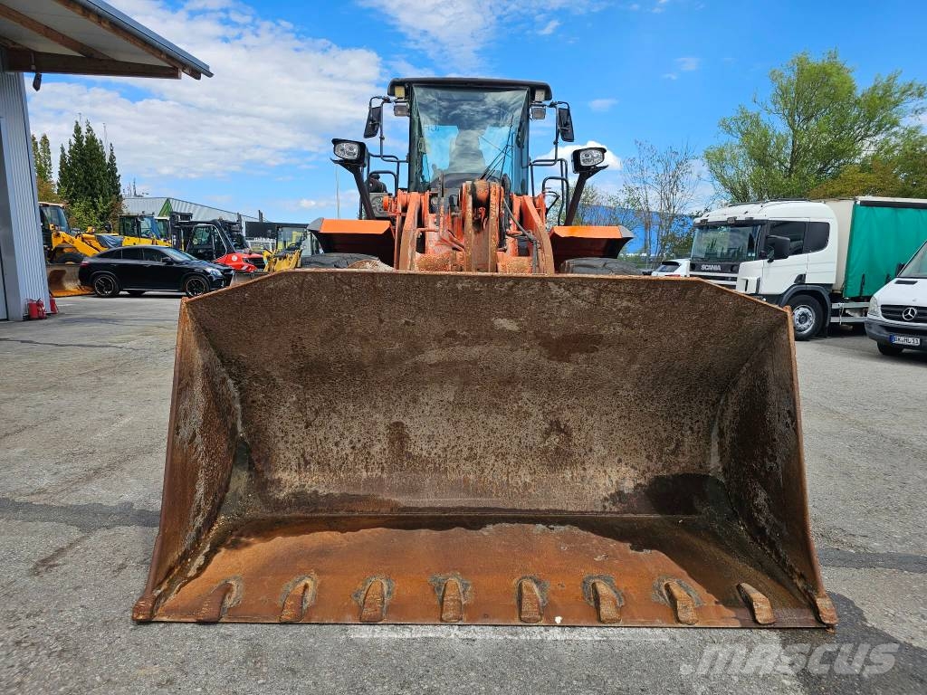 Hitachi ZW250 لوادر بعجل