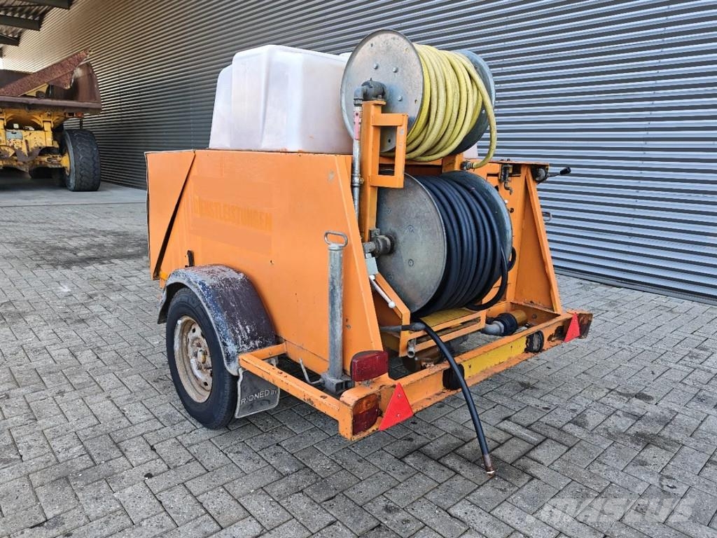 Rioned High-pressure cleaner Vysokotlaké mycí stroje