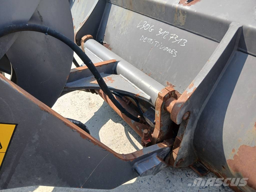 Volvo L 30 G 輪胎式裝載機