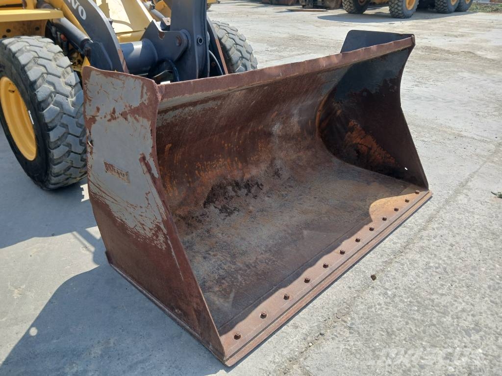 Volvo L 30 G 輪胎式裝載機