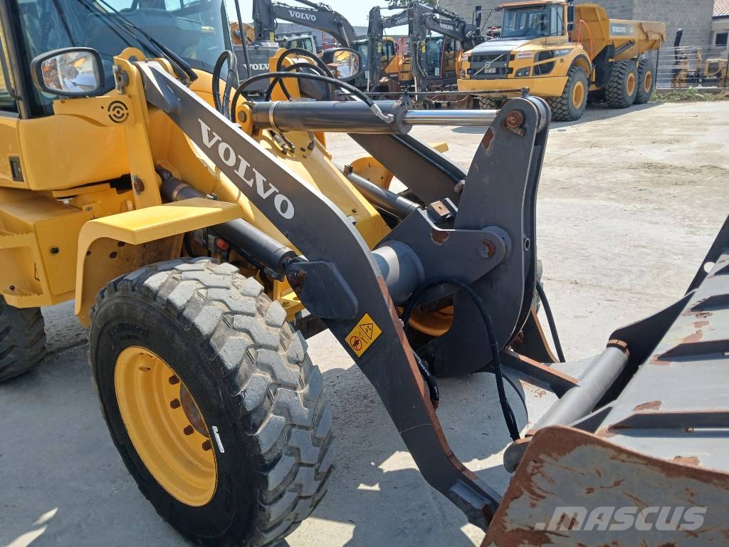 Volvo L 30 G 輪胎式裝載機