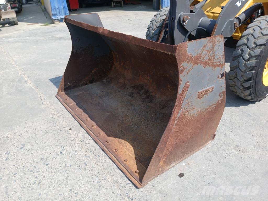 Volvo L 30 G 輪胎式裝載機